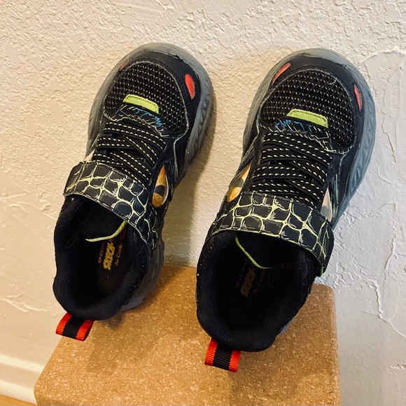 Sketchers Size 13 Sketch-o-saurus Air-cooled Memory Foam Sneakers - Picture 3 of 3